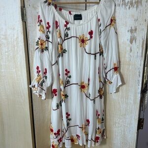Chic White Floral Embroidered Dress